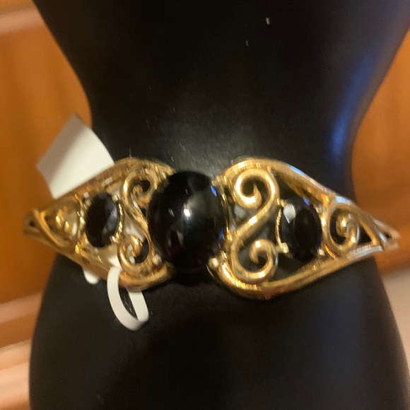 Thai black spinel oval 6.26 ct adjustable cuff - Picture 2 of 4